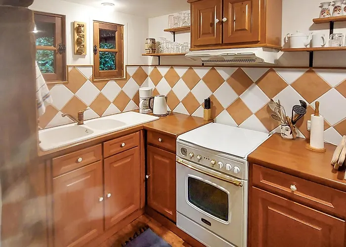 Holiday home Awesome In Sainte-opportune La Ma Sainte-Opportune-la-Mare